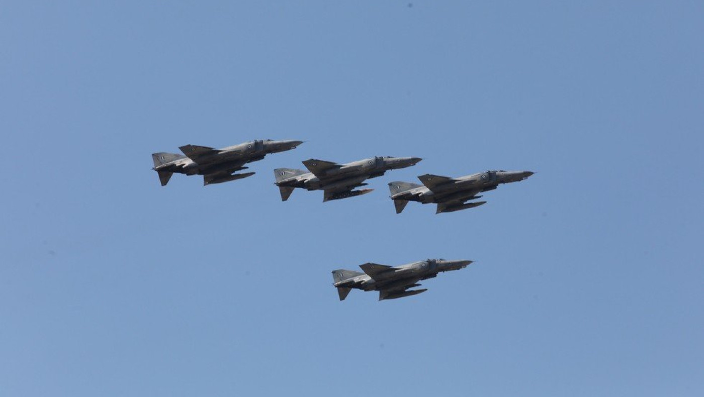 Εντυπωσιακές εικόνες από τη στρατιωτική παρέλαση για την 25η Μαρτίου