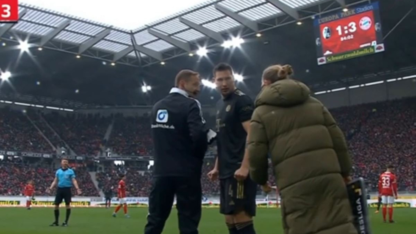 Η Μπάγερν έπαιξε με 12 παίκτες απέναντι στη Φράιμπουργκ για λίγα δευτερόλεπτα