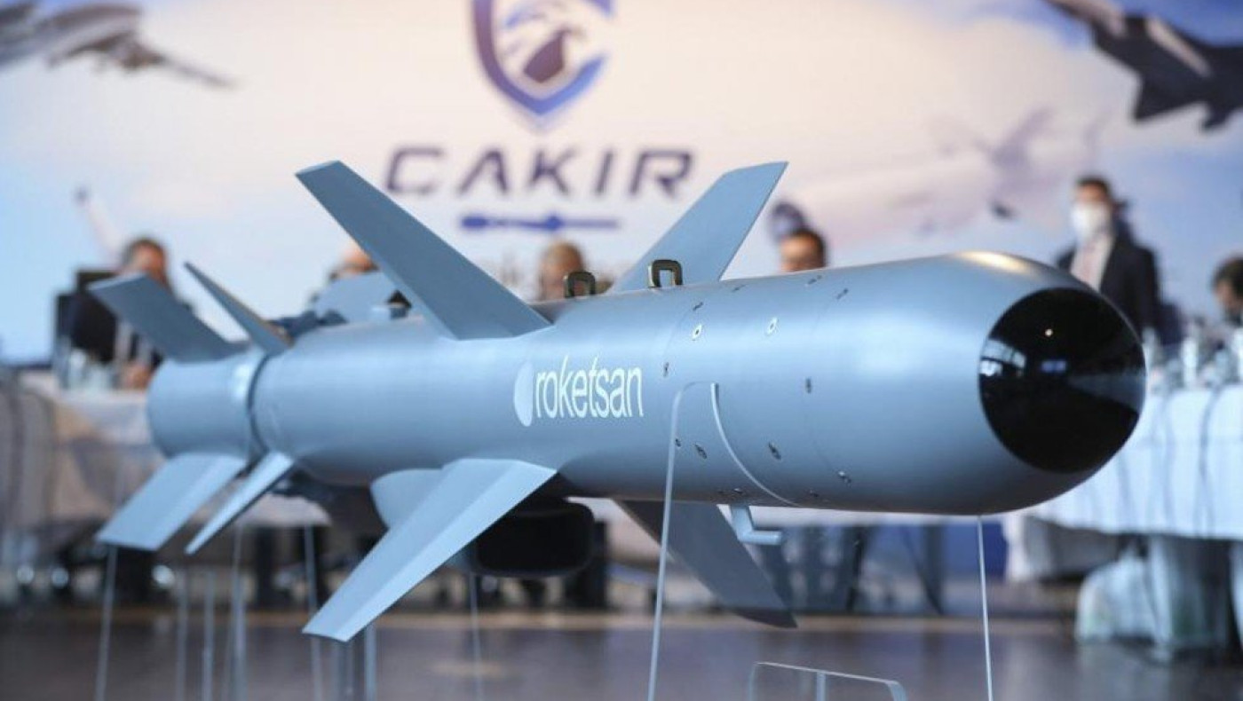 Η Τουρκία παρουσίασε τον πύραυλο «ÇAKIR» – Τον δείχνουν να χτυπά την Χίο