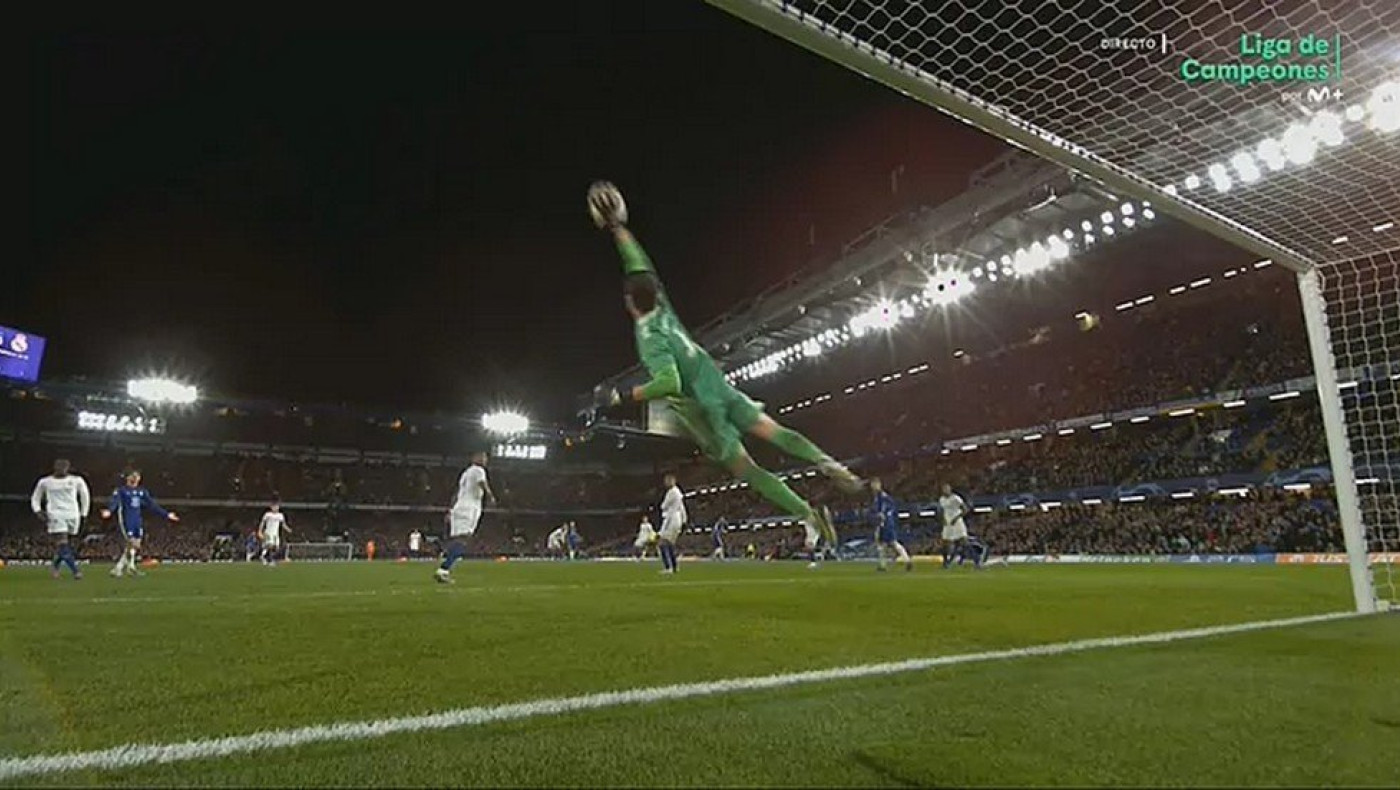 Εντυπωσιακή επέμβαση Κουρτουά με ανάποδο χέρι