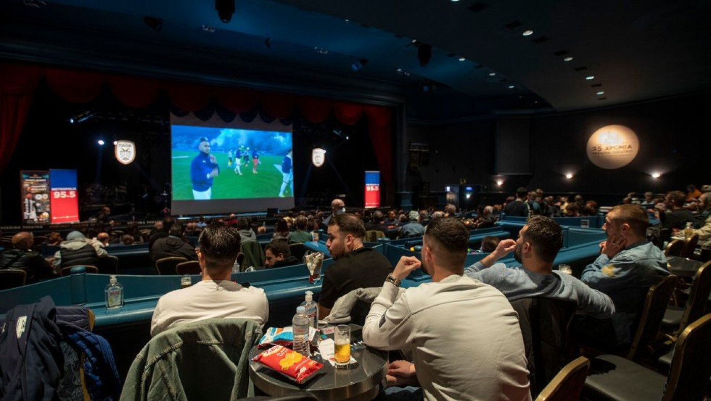 Εξαιρετική εκδήλωση με τον κόσμο να απολαμβάνει τον μεγάλο αγώνα στο Regency Casino