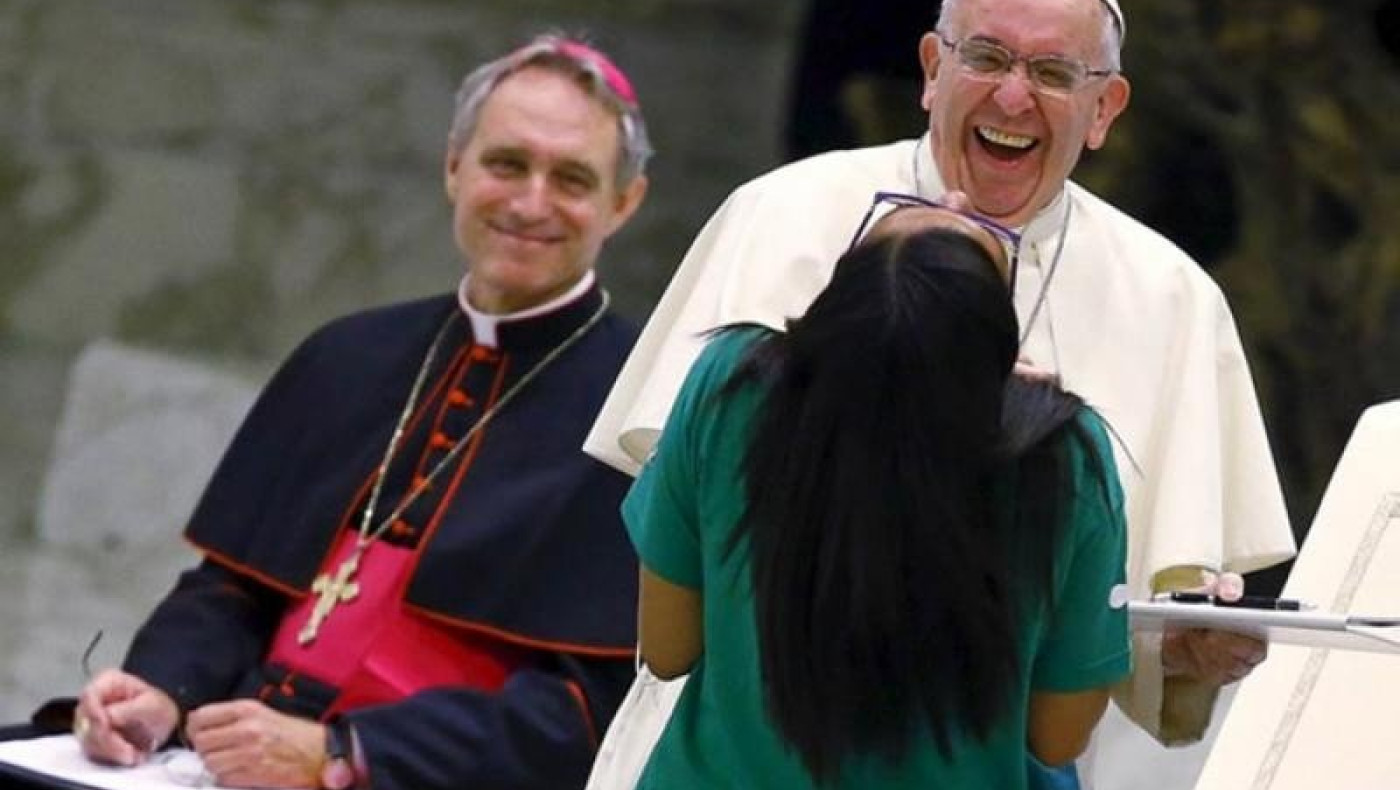 Το ποδοσφαιρικό δίλημμα που έθεσε σε μια Βραζιλιάνα ο Πάπας! (video)