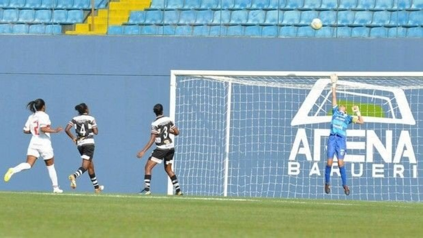 Διαιτητής κατακύρωσε γκολ, ενώ η μπάλα βγήκε άουτ (video)