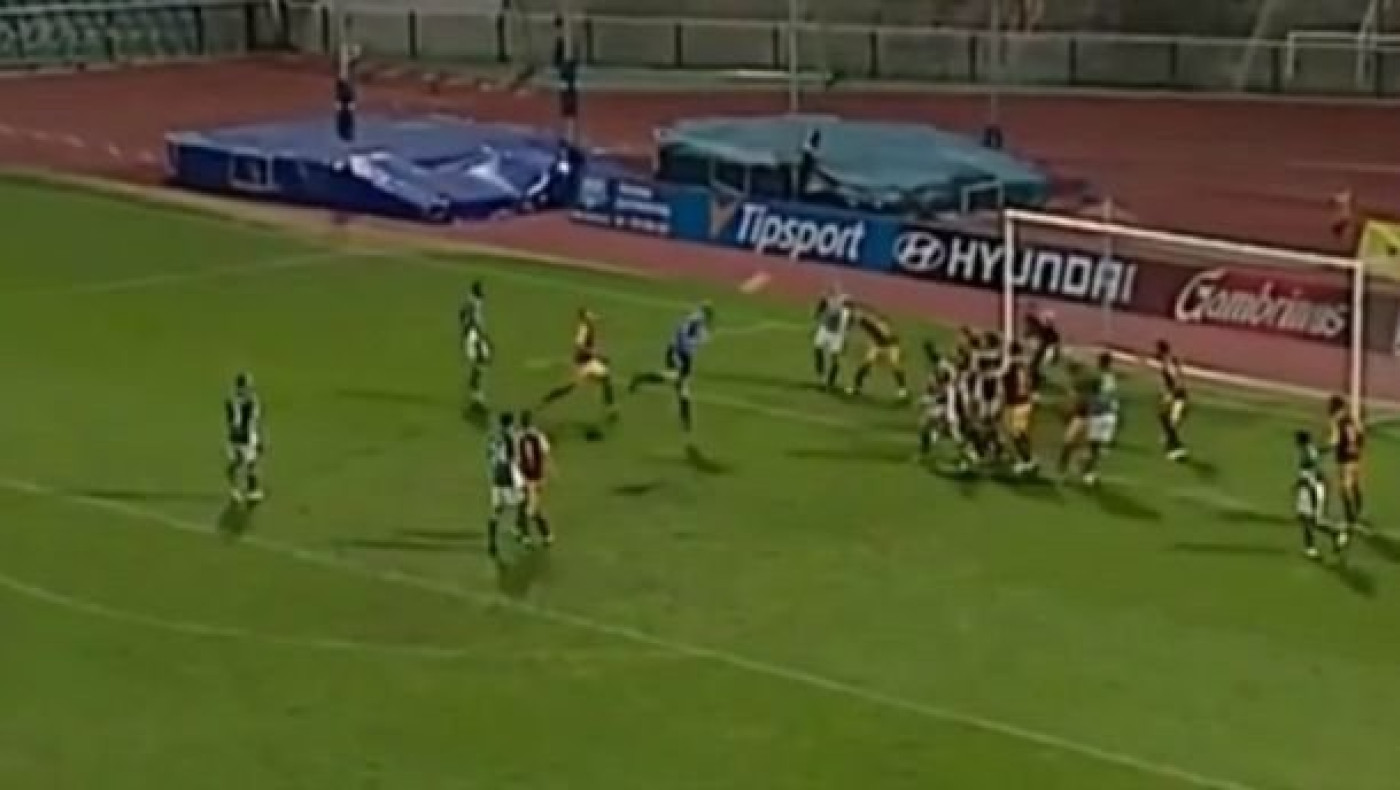 Γκολ που θα ζήλευαν και οι πιο καλοί επιθετικοί πέτυχε τερματοφύλακας! (pics)