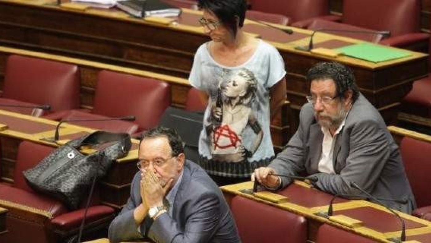 Η μπλούζα που σόκαρε... τη Βουλή! (pics)