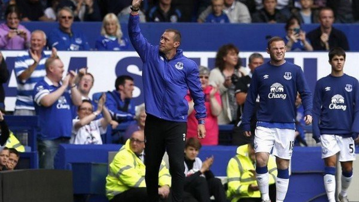 Αποθέωση για Ρούνεϊ που φόρεσε πάλι τη φανέλα της Έβερτον (video)