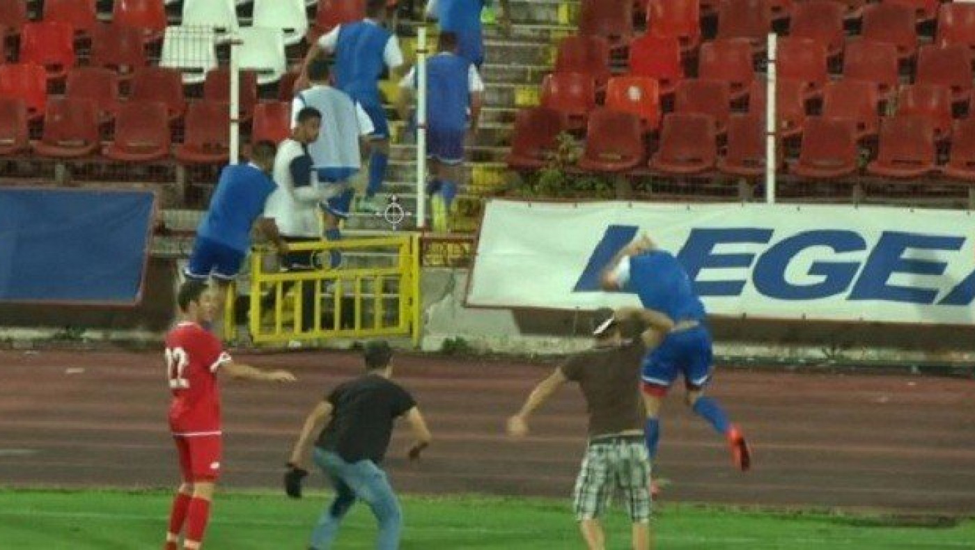 Εγκληματικό τάκλιν και... ντου (video)