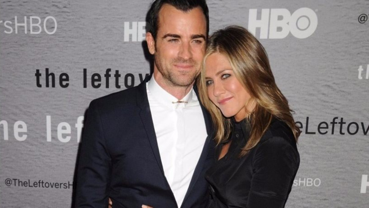 Είναι αυτή η βέρα που φόρεσαν Ανιστον - Θερού στο γάμο τους;