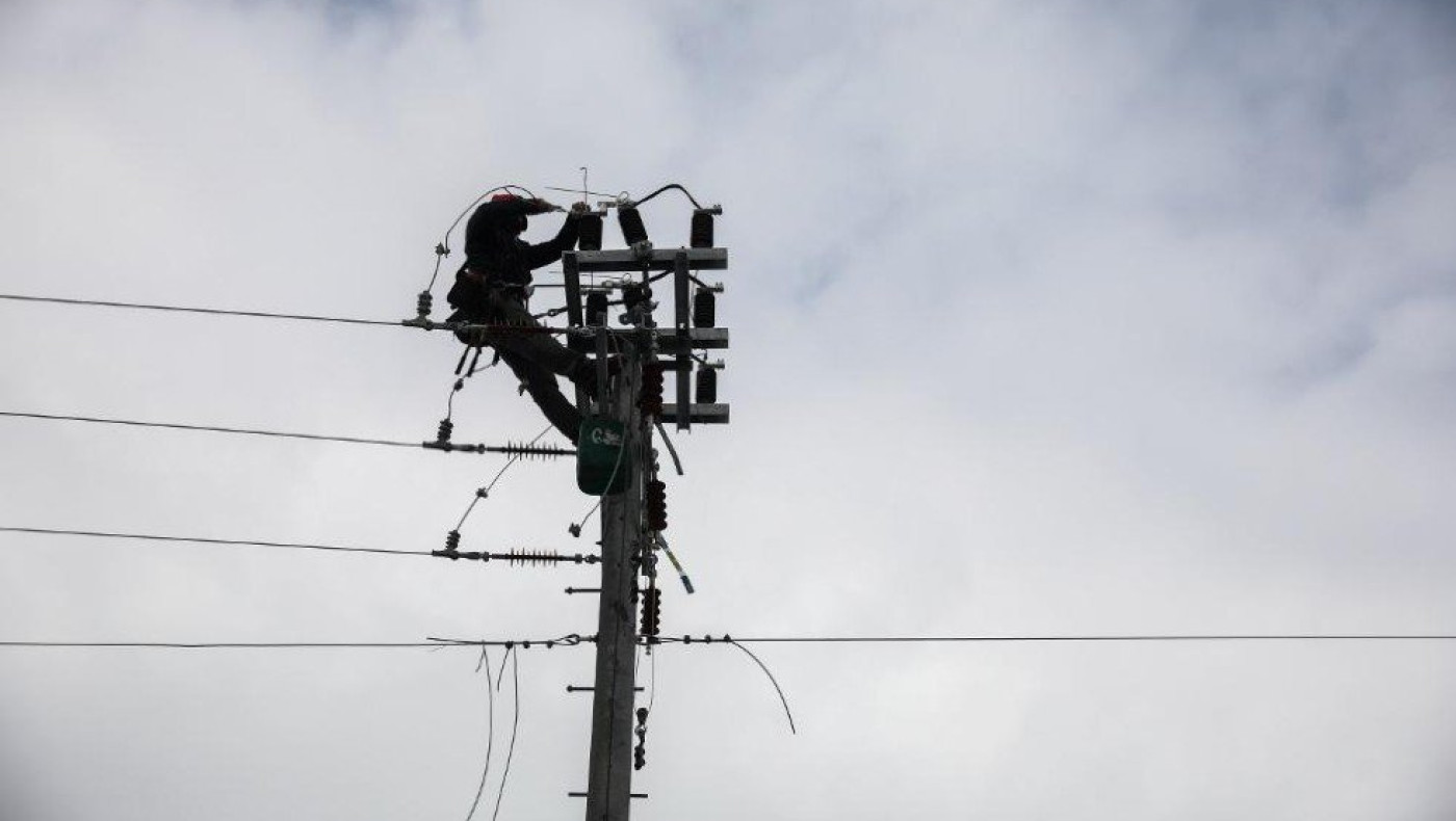 Νέα Φιλαδέλφεια: Τραυματισμός γυναίκας μετά από πτώση κολώνας ΔΕΗ (vid)