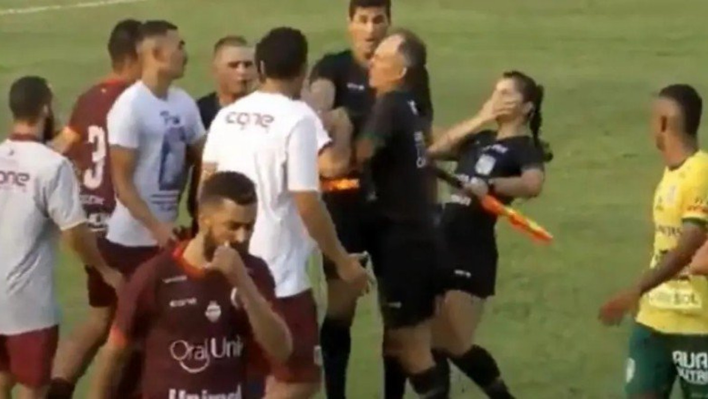 Ξέφυγε από τα όρια: Κουτουλιά σε γυναίκα διαιτητή στην Βραζιλία από προπονητή