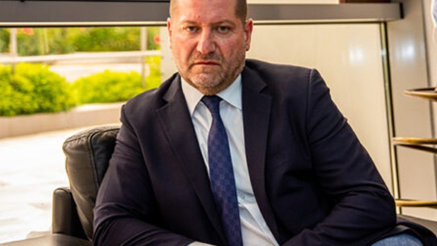 Από μάσκες για τον κορωνοϊό σε... όμιλο ΜΜΕ