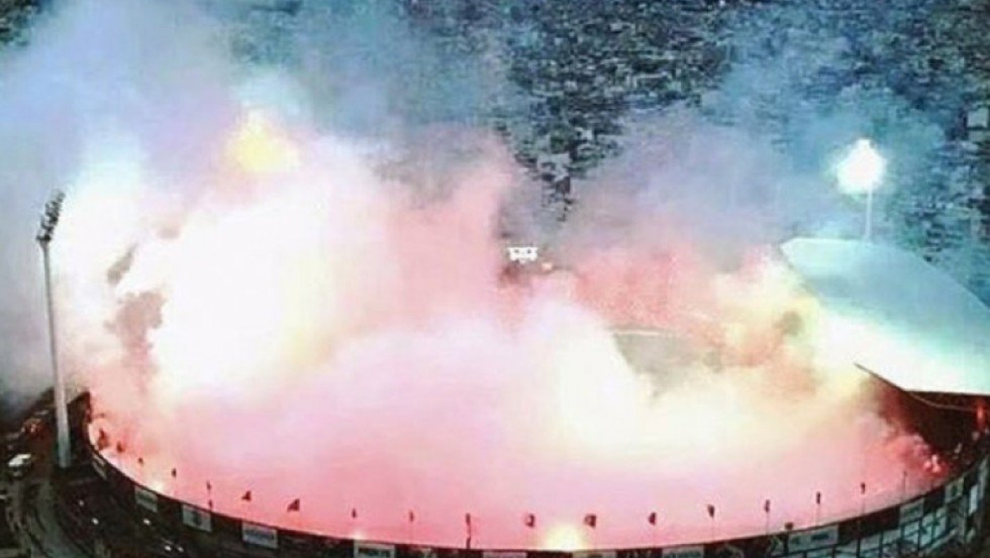 To pyroshow, o… Παπάς και ο Κλάους