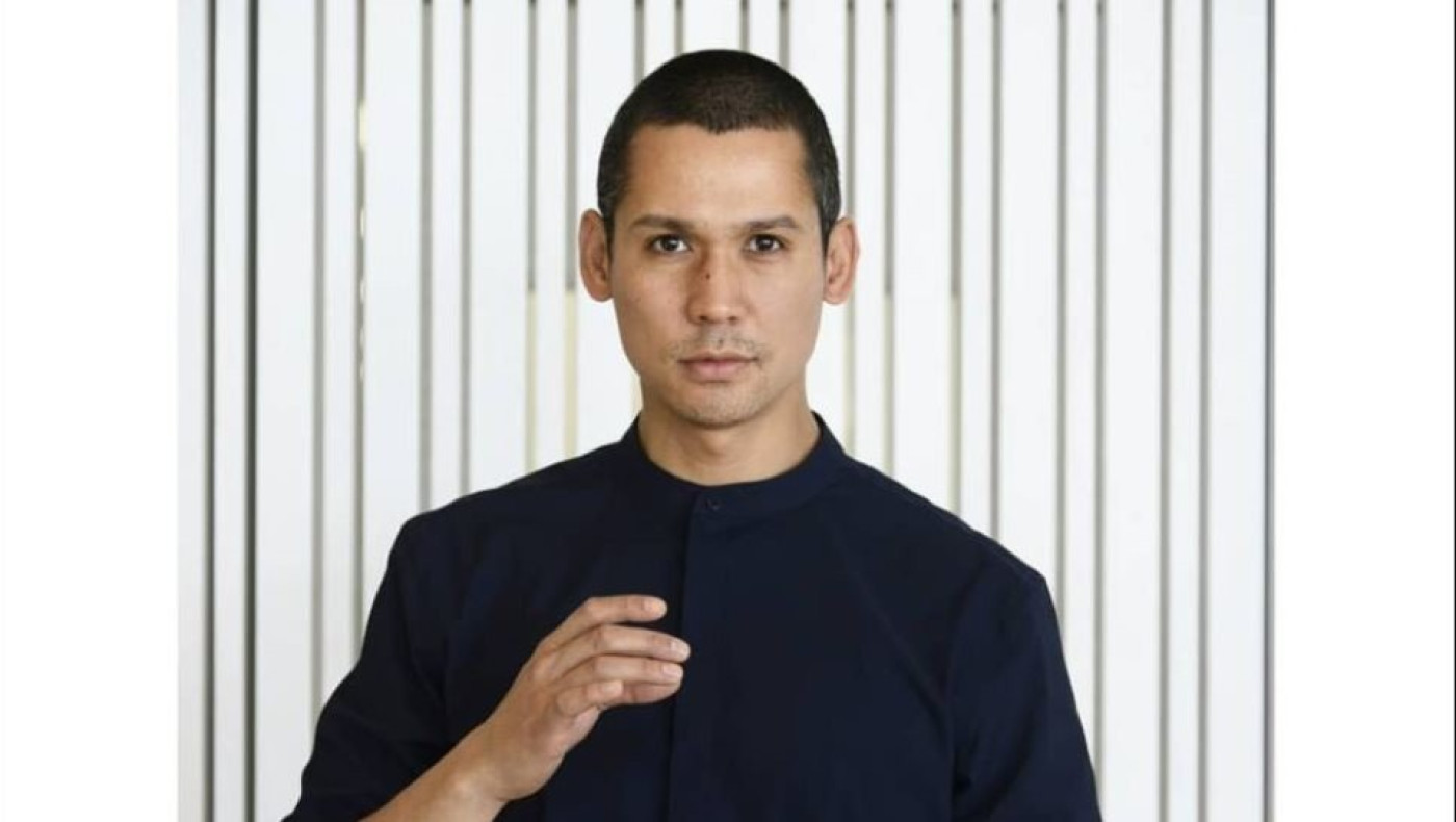 Προκάλεσε άφθονο γέλιο ο Κοντιζάς σε ρόλο... Σάρον Στόουν