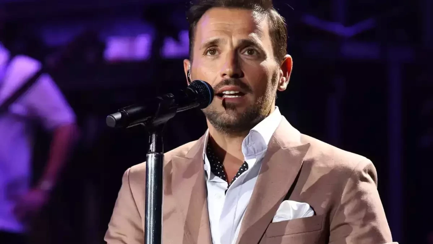 Αποθέωση για τον Νίκο Βέρτη στη Σερβία, μοιράστηκε τη σκηνή με τον Ζέλικο Γιοκσίμοβιτς