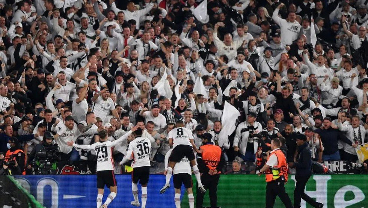 Διπλό με απόβαση στο Λονδίνο για την Αϊντραχτ, «έκλεψε» στο τέλος τη νίκη η Λειψία