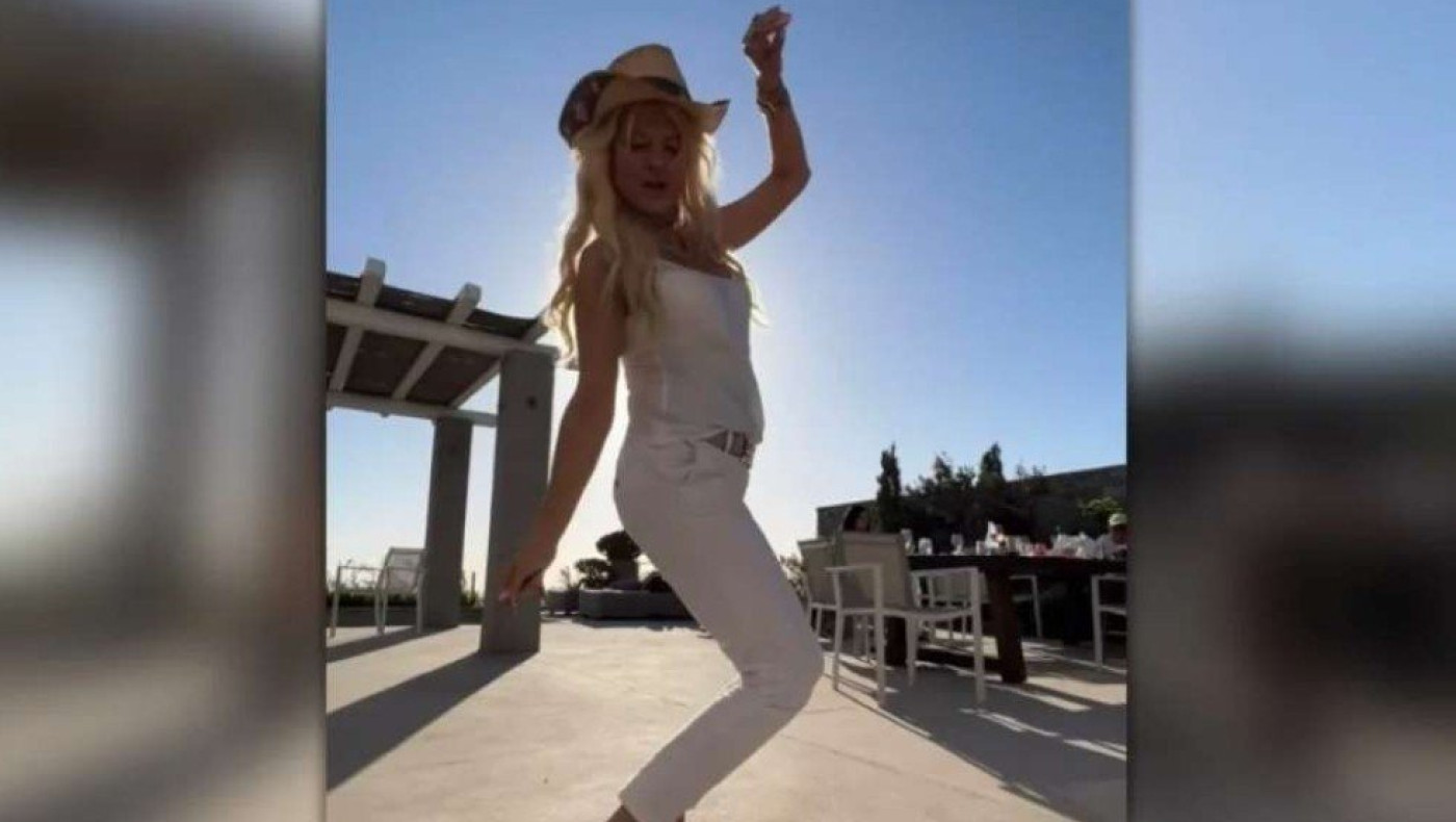 Το χορευτικό της Μαρίνας Πατούλη στη Μύκονο για τον εορτασμό του Πάσχα