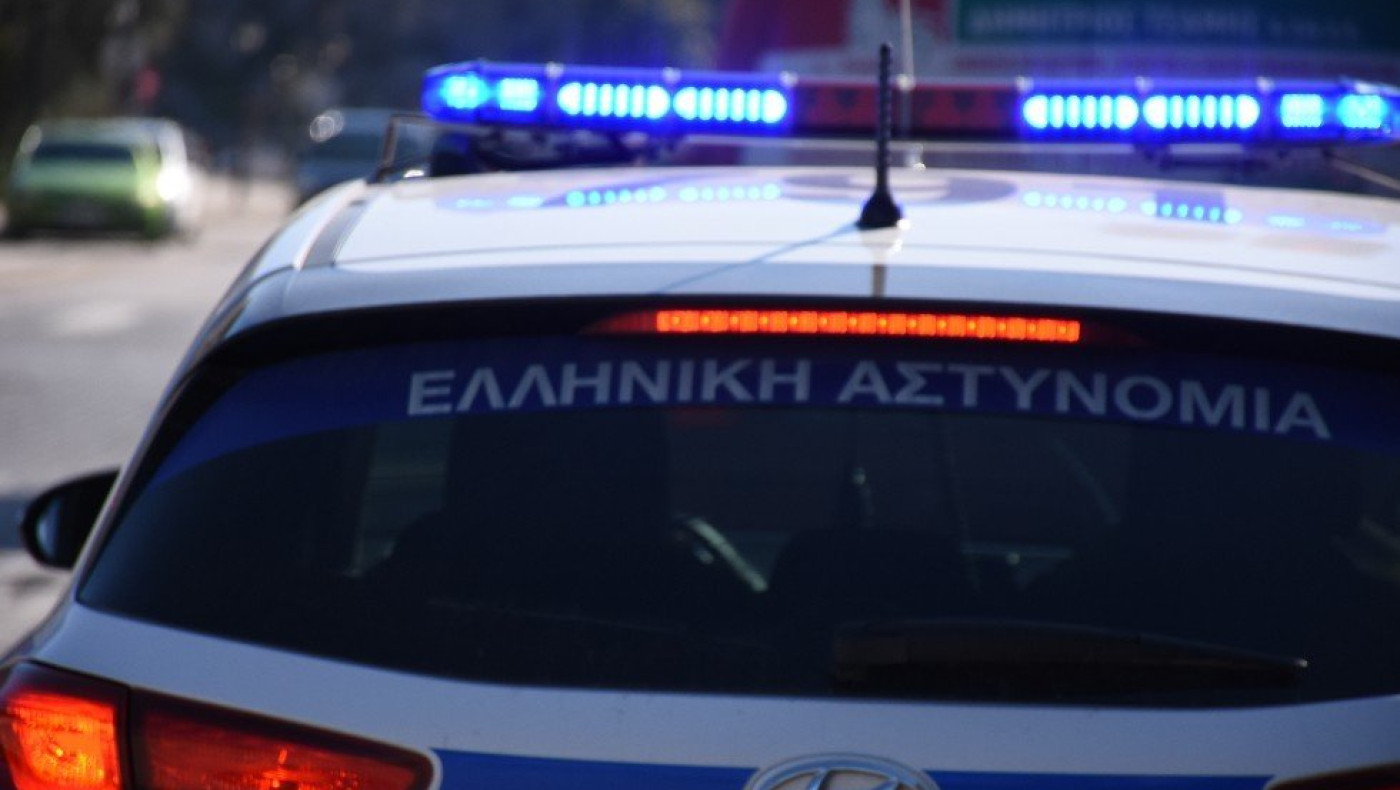 Πώς αστυνομικός στη Θεσσαλονίκη κατάφερε να σώσει βρέφος που είχε κλειδωθεί σε αυτοκίνητο