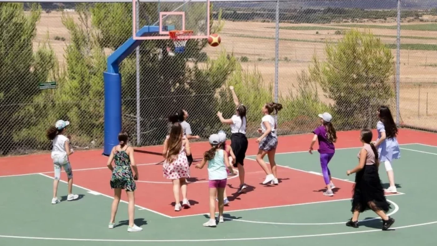 Παιδικές κατασκηνώσεις ΟΑΕΔ: Αιτήσεις μέχρι σήμερα το βράδυ, ποια η διαδικασία και τα δικαιολογητικά