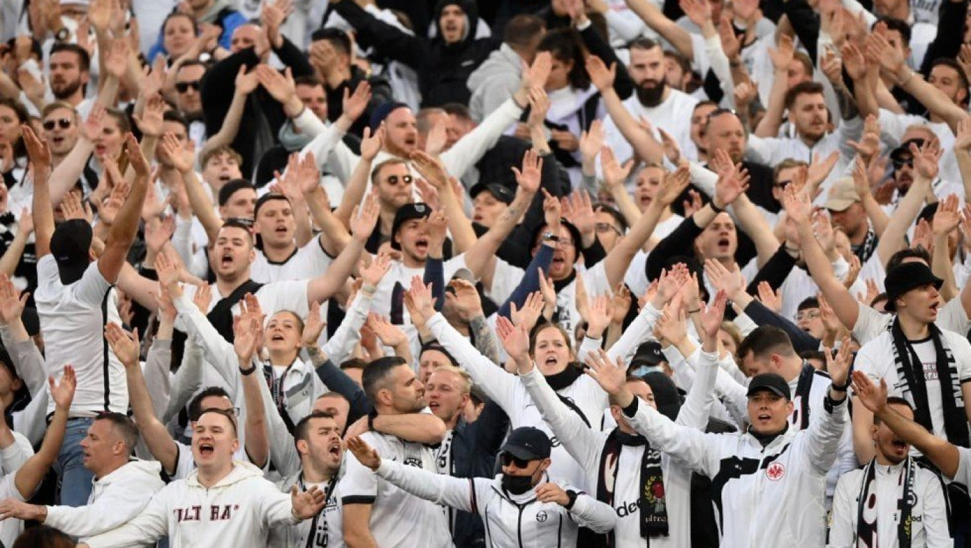 Παροξυσμός στις τάξεις των οπαδών της Άιντραχτ - 100.000 οπαδοί για 10.000 εισιτήρια