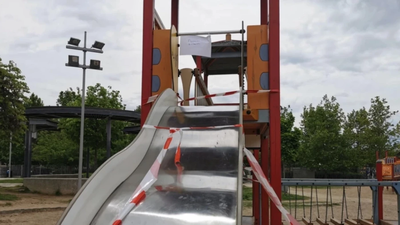 Θεσσαλονίκη: Γιατί καθυστερεί το εξιτήριο της 8χρονης που της κόπηκε το δάχτυλο σε παιδική χαρά