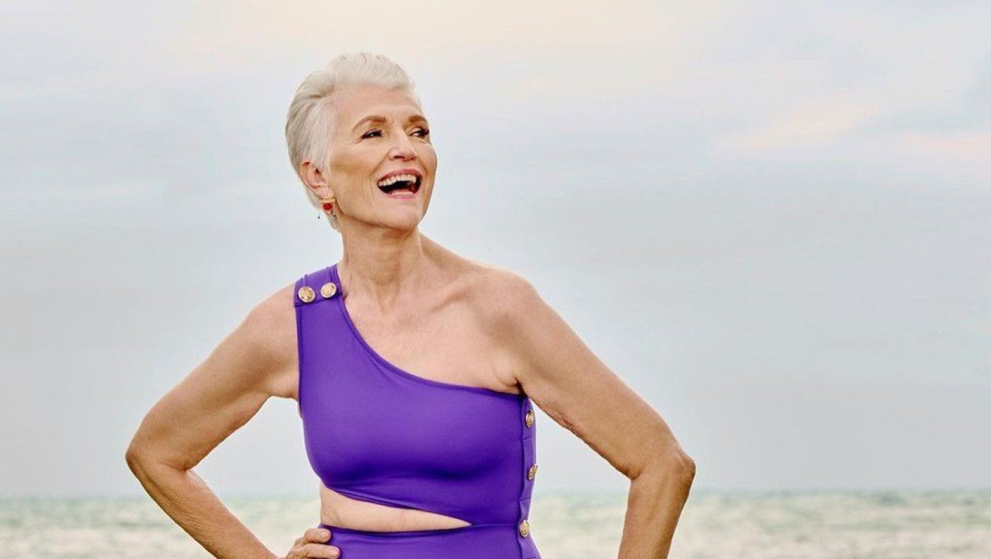 Η Maye Musk με μαγιό στα 74 της