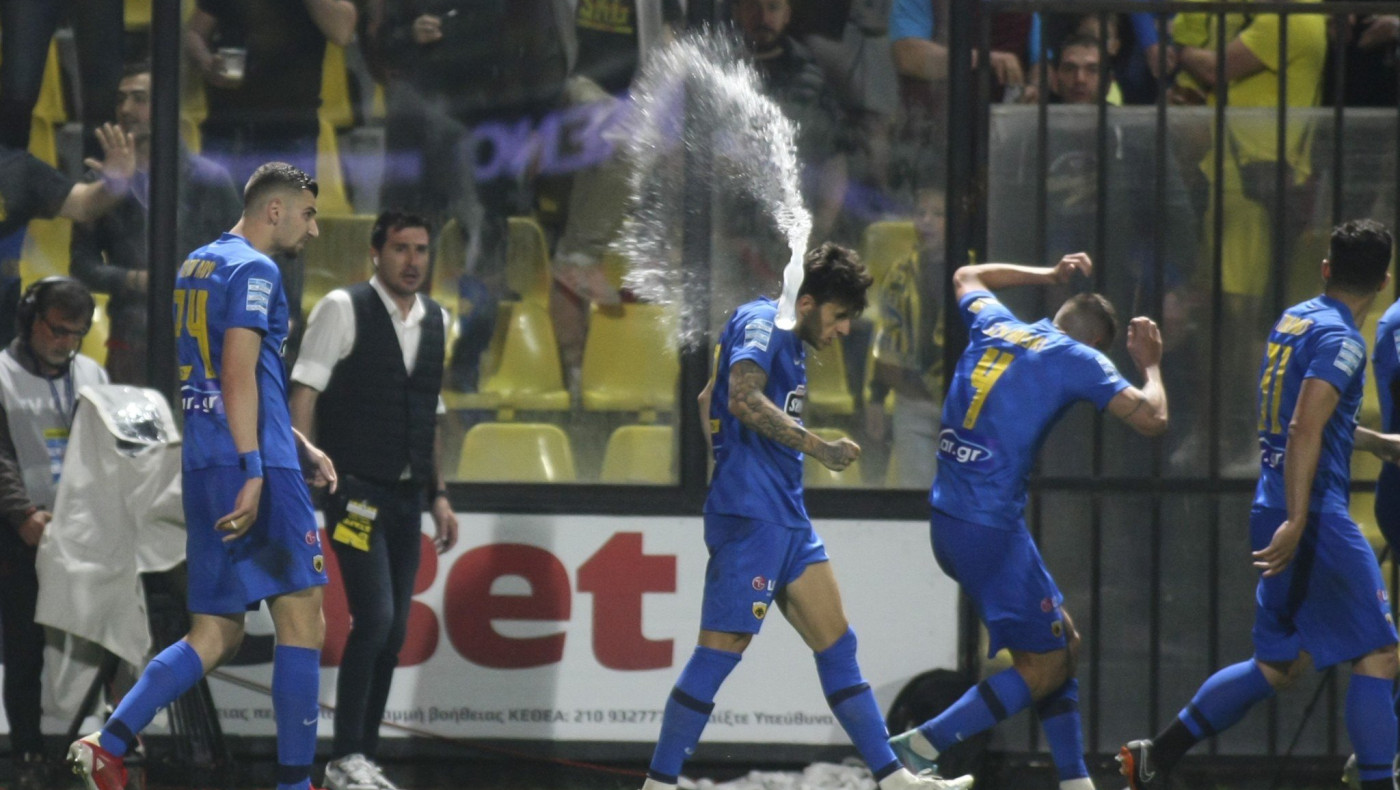 Άρης: Ο Καρυπίδης κόβει το γήπεδο στον οπαδό που πέταξε το μπουκάλι στον Ρότα