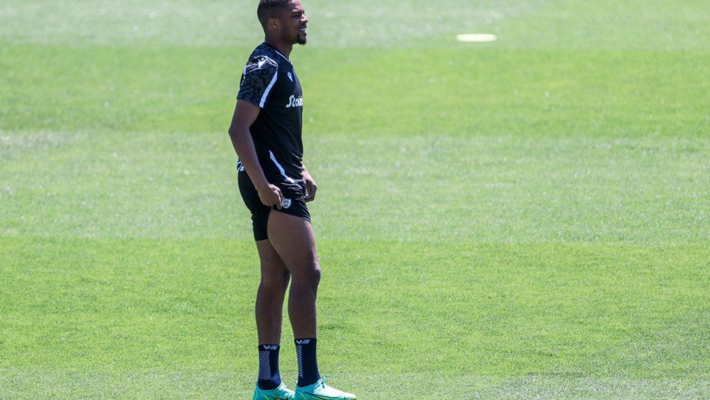 Τραγουδούσε και ο Άκπομ! Αποθέωση για τους παίκτες του ΠΑΟΚ