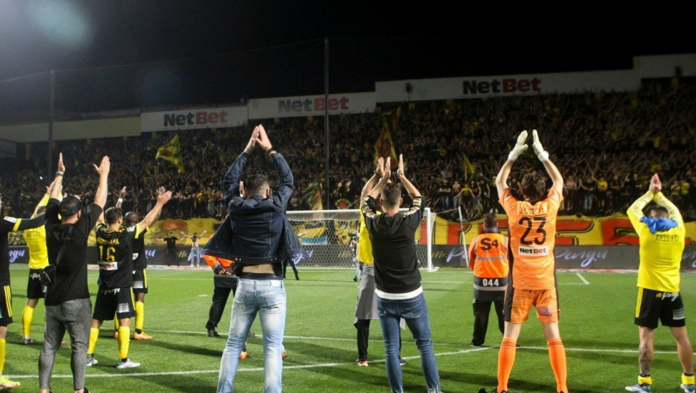 Μετά τη μυθική ανατροπή ﻿ακολούθησε ένα τρελό γλέντι