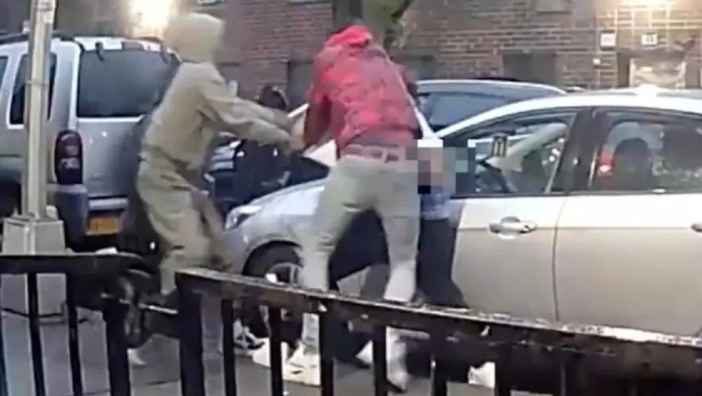 Επίθεση σε οδηγό στη Νέα Υόρκη: Τον μαχαίρωσαν και τον λήστεψαν στη μέση του δρόμου