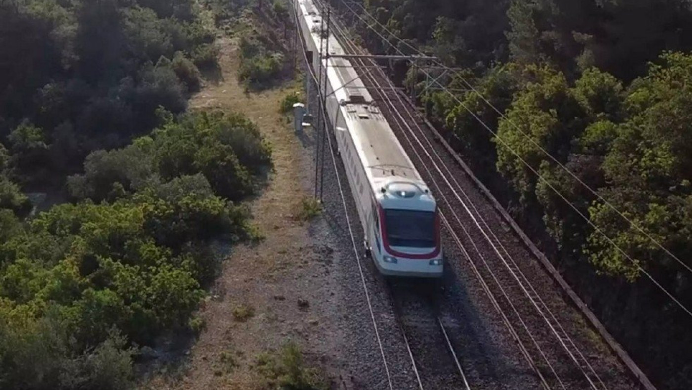 Λευκό Βέλος: Η στιγμή που αναπτύσσει ταχύτητα από βίντεο drone έξω από τη Θεσσαλονίκη