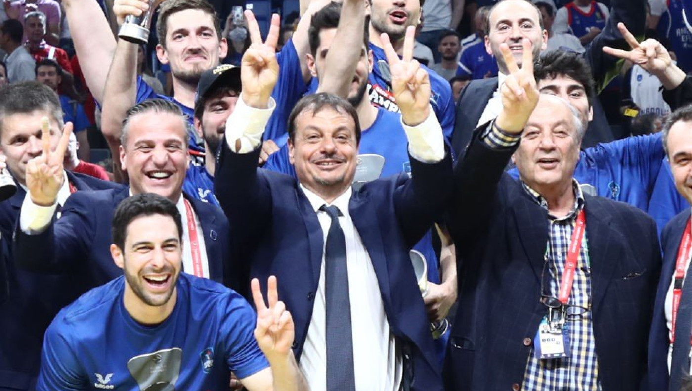 Ο Αταμάν έδειξε πάλι τις γροθιές του και ξεσήκωσε το κοινό!