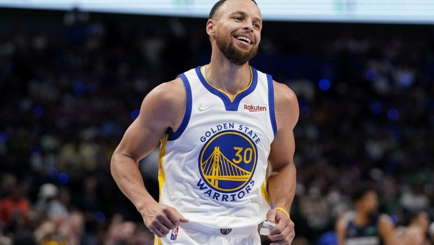 Ο Κάρι δίνει 100 δολάρια στη μαμά του για κάθε λάθος του