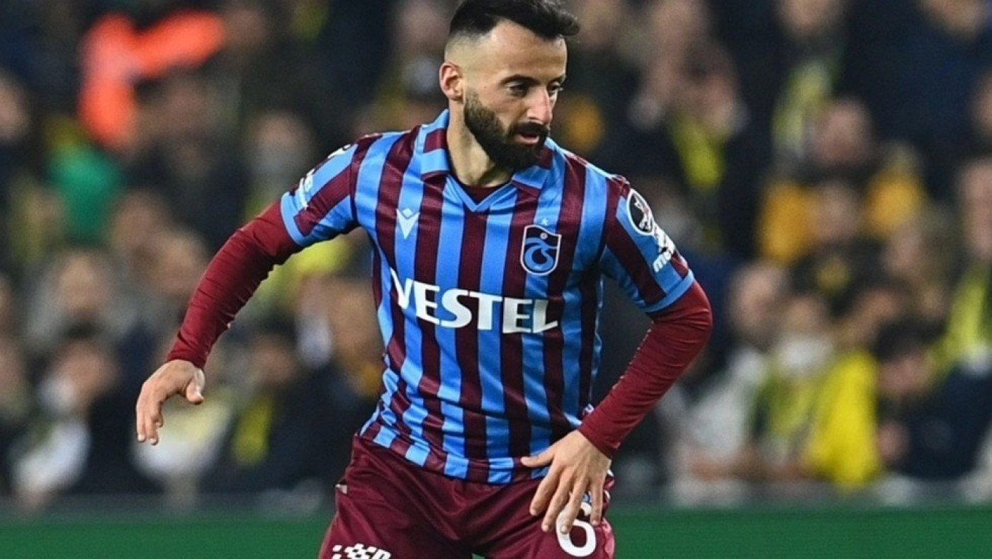 Ο Σιώπης στο Δημοτικό Σχολείο Τυχερού Εβρου, δώρισε φανέλες της Τράμπζονσπορ στα παιδιά