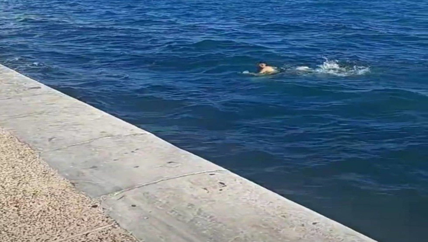 Θεσσαλονίκη: Βούτηξε για μπάνιο στον Θερμαϊκό!