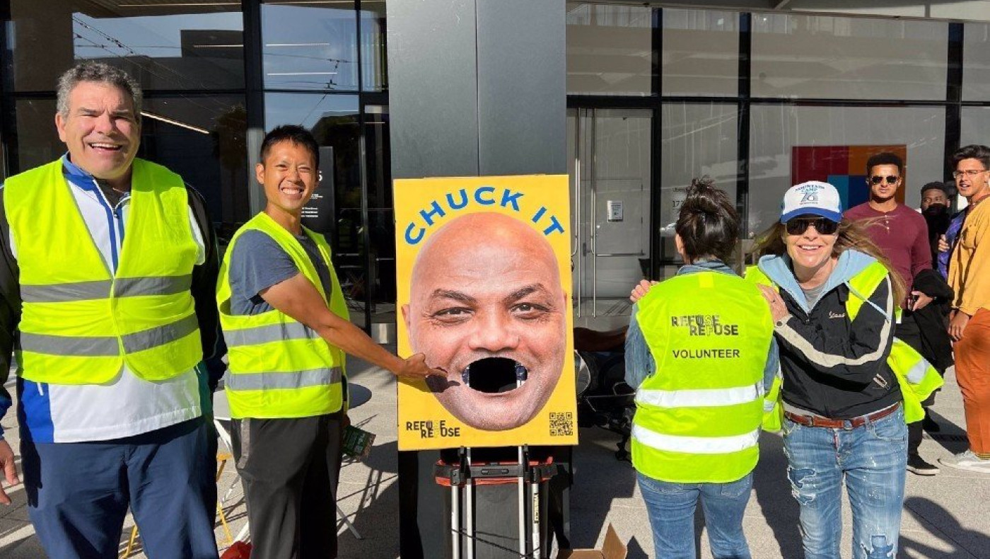 Οι φίλαθλοι των Γουόριορς έκαναν... κάδους Τσαρλς Μπάρκλεϊ!