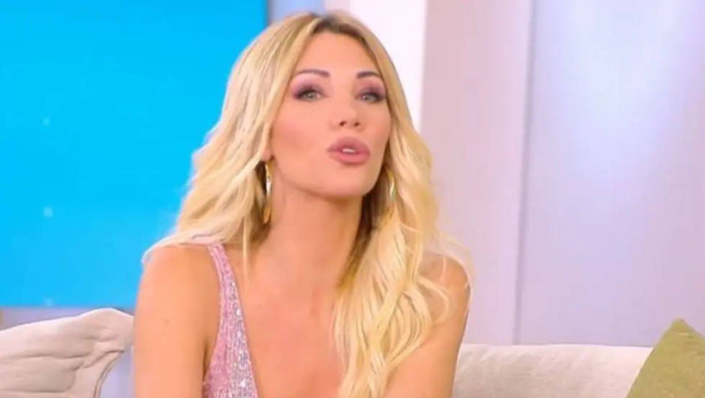 Σάσα Μπάστα: «Το ότι είσαι μαμά και δεν μπορείς να φορέσεις μαγιό, δεν το έχω καταλάβει»