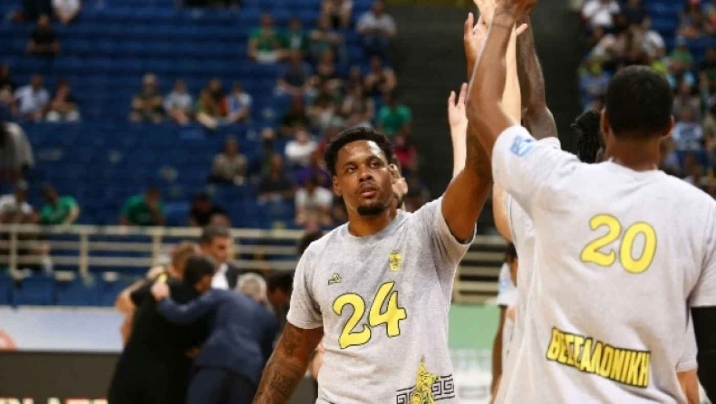 Κέλι: «Προσπαθώ να πάρω τα χρήματά μου από τον Άρη»