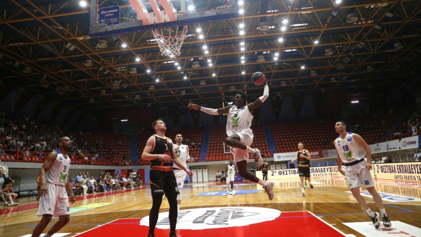 Πάει για «σκούπα» η Λάρισα, έκανε το 2-0 και είναι αγκαλιά με την 3η θέση