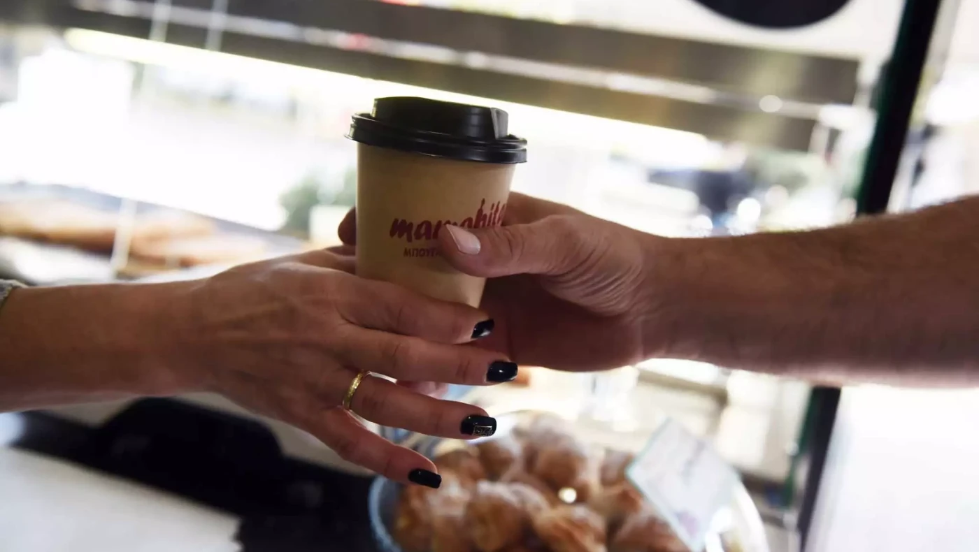 Παράταση 6 μηνών στον μειωμένο ΦΠΑ στην εστίαση και σειρά υπηρεσιών