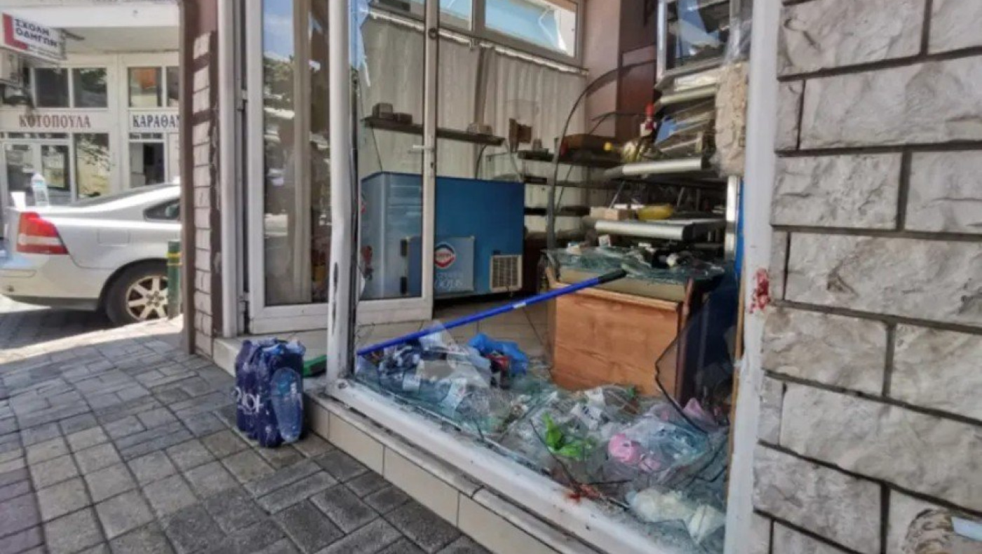 Σοκαριστικό τροχαίο στις Συκιές: Τραυματίστηκαν δύο νεαρές κοπέλες και η οδηγός