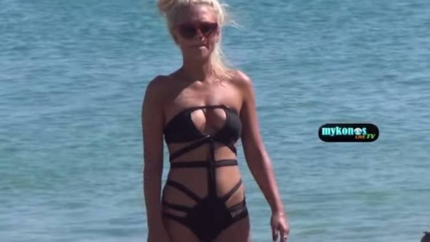 Καλλονή «αράχνη» στην Μύκονο (Vid)