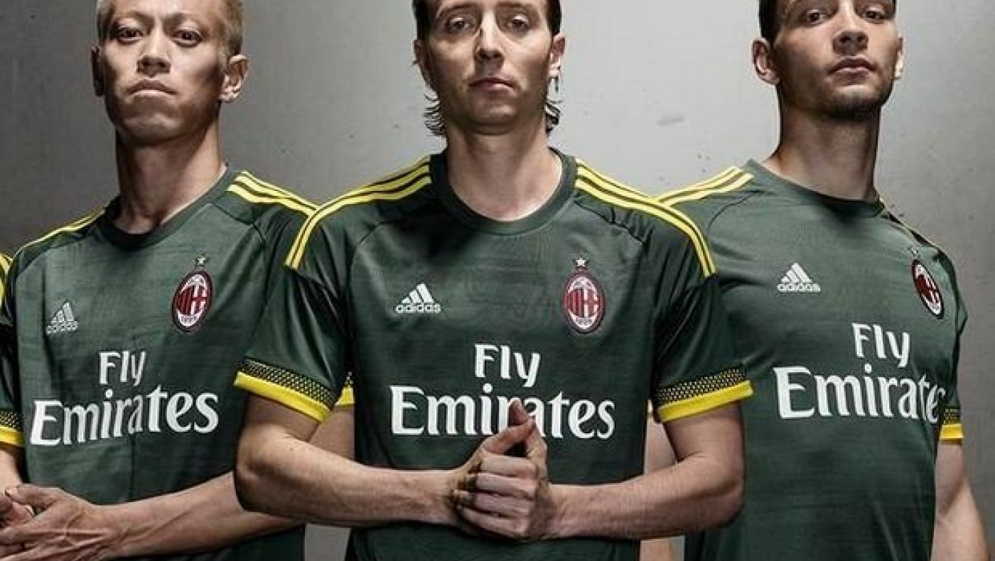 «Περίεργο» χρώμα στην τρίτη εμφάνιση της Μίλαν (pics)