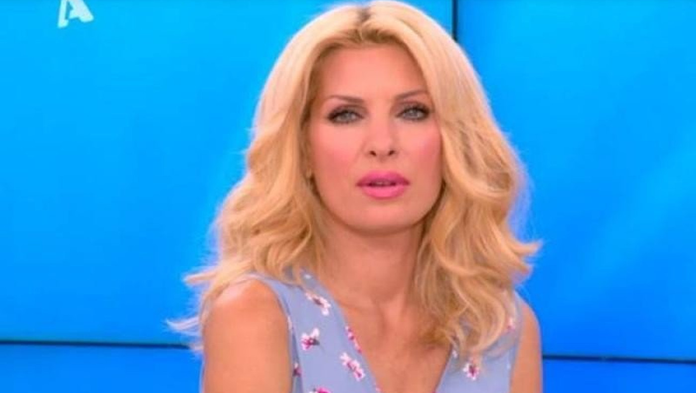 Γιατί αναβάλλεται η πρεμιέρα της Ελένης Μενεγάκη;