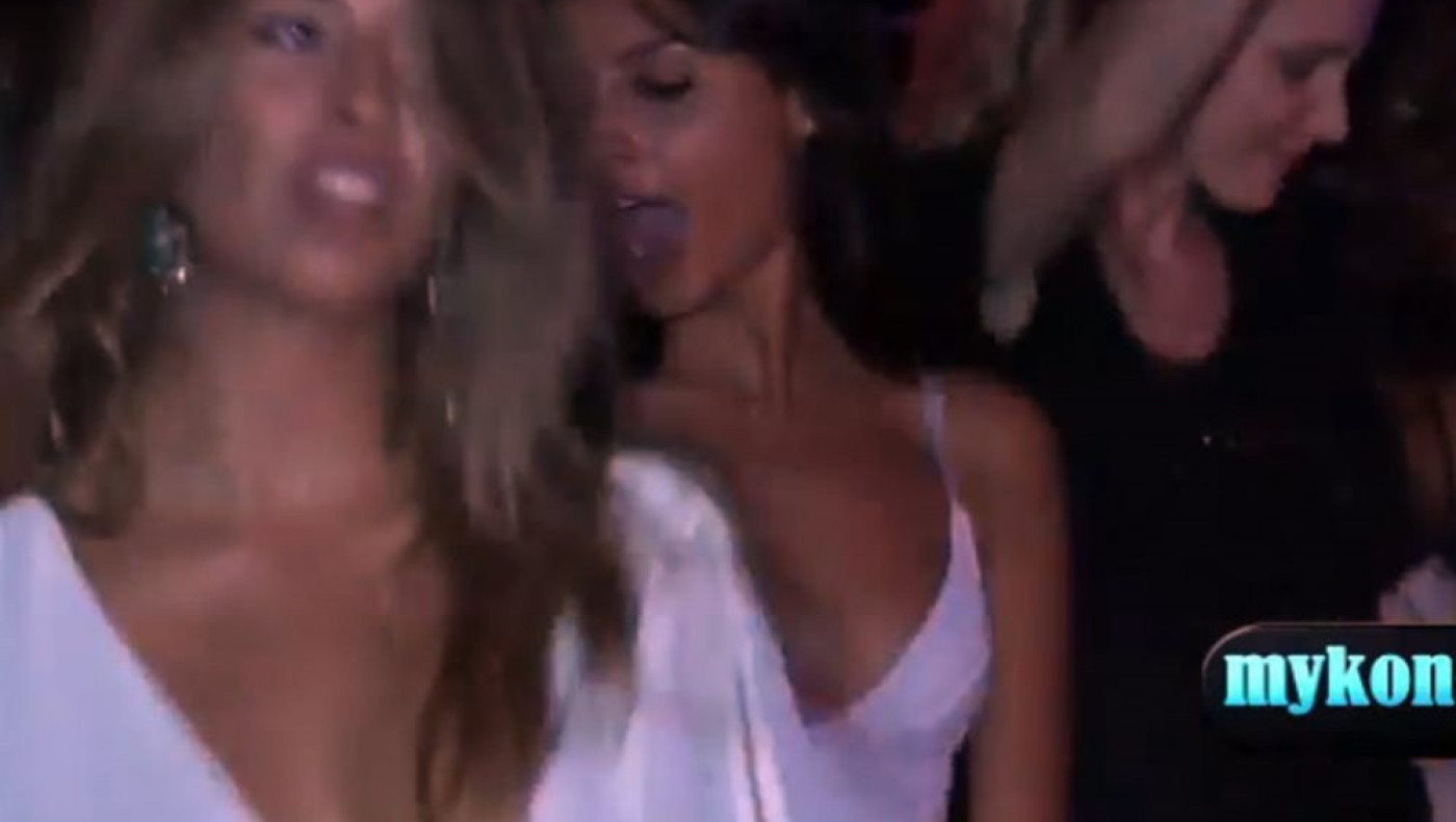 Ιταλίδα καλλονή αναστάτωσε τη Μύκονο (video)