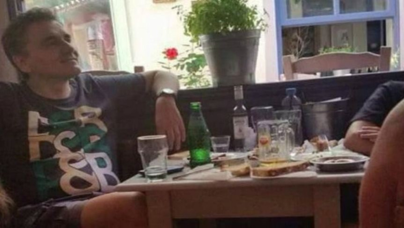 O Τσακαλώτος τα… τσούζει σε ουζερί της Πρέβεζας