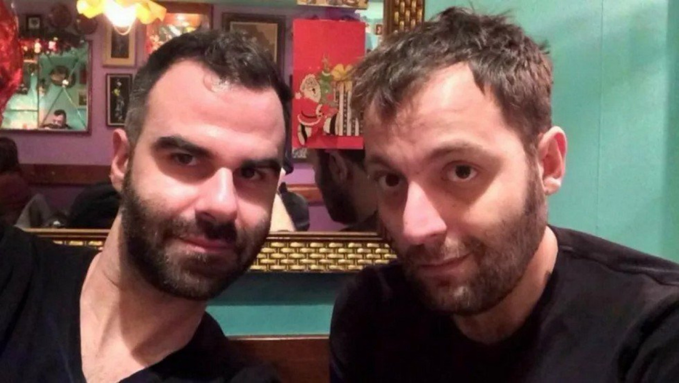 Αύγουστος Κορτώ: Το φιλί στον... σύζυγό του στο Athens Pride