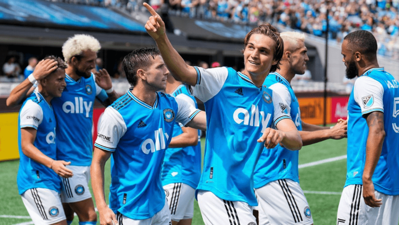 Βραζιλιάνος: Στο «Χ» Κοριτίμπα και Παλμέιρας,  στο «Χ» Γοδόι και Γκουαρανί