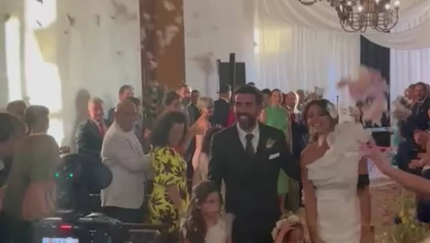 Ο Κρέσπο παντρεύτηκε με... διαιτητή στην εκκλησία!