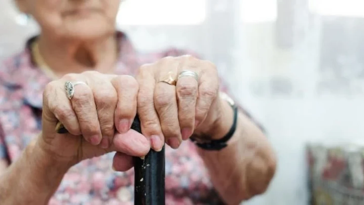 Παγκόσμια Ημέρα Ηλικιωμένων: Πόσο θα μειωθεί ο πληθυσμός της Ελλάδας ως το 2050