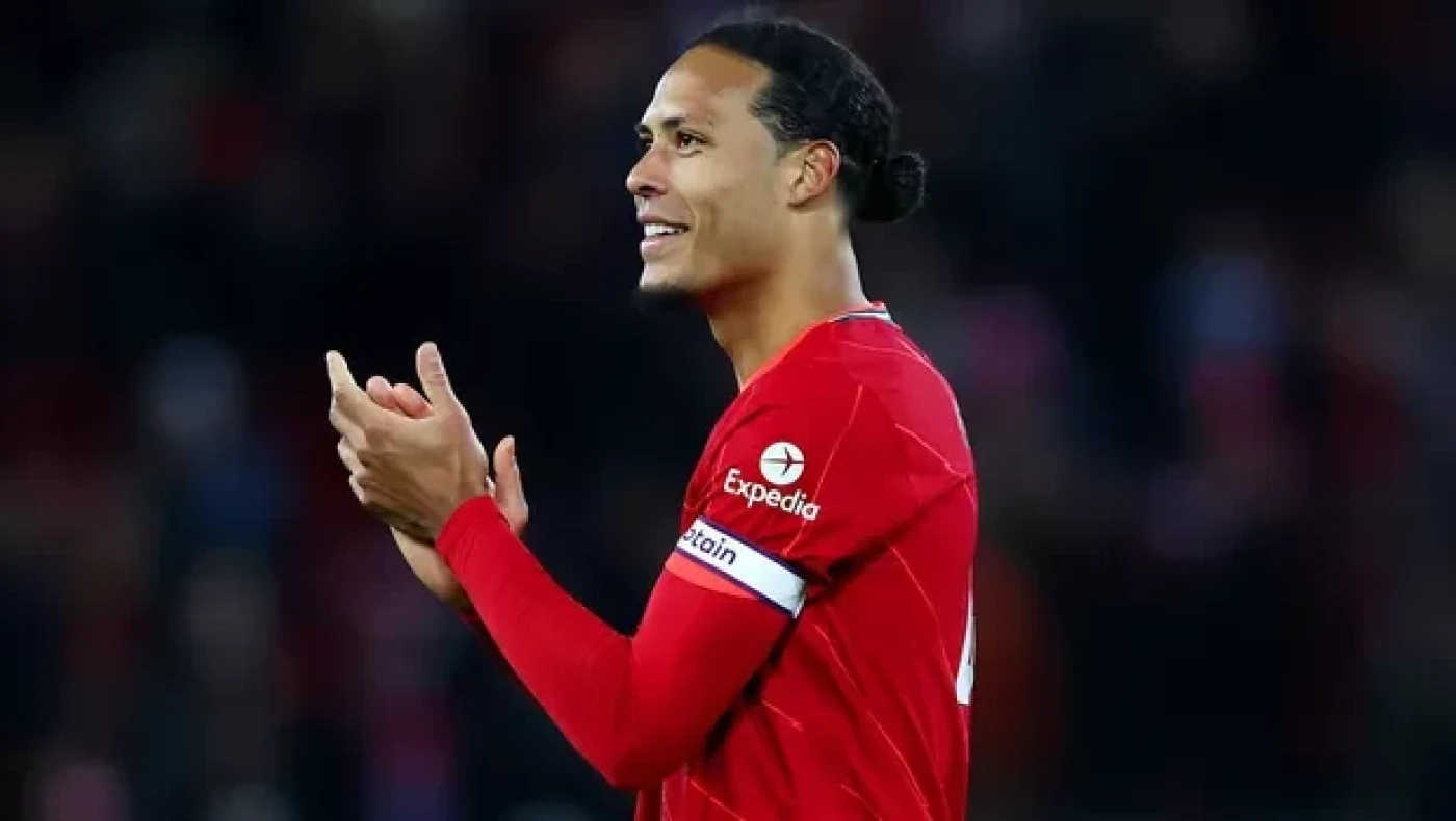 Ο Φαν Ντάικ απολαμβάνει τις διακοπές του στην Ελλάδα